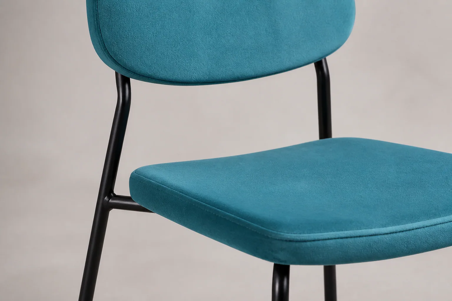 Close view of the separate teal back and seat on the HTC0050 black tubular frame