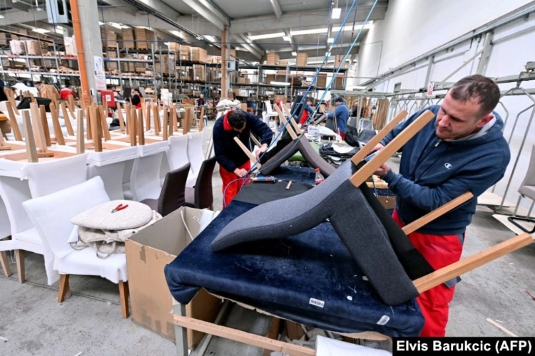How to Inspect a 360-Degree Swivel Dining Chair Sample Before Approval_配图02